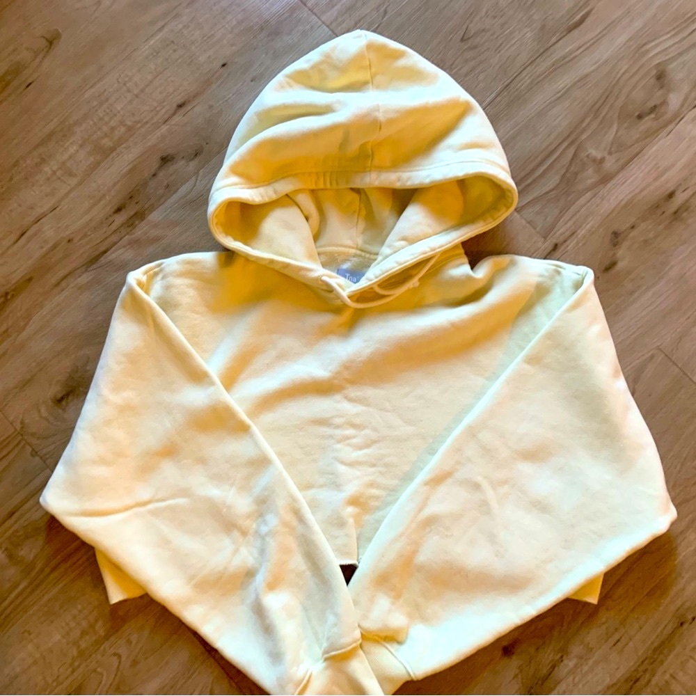 Aritzia Cropped Baby Yellow Sweater